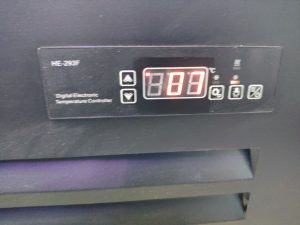 Витринный холодильник SKYWORTH LC-1200XF