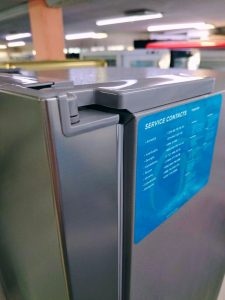 Герметичная дверь и перенавешиваемые петли