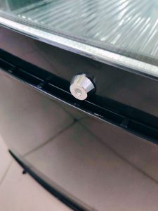 Дверца с доводчиком и скрытым замком