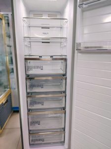 Восемь глубоких ящиков