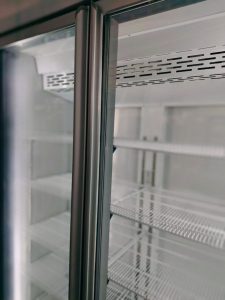 2 распашные двери с доводчиком и магнитными уплотнителями