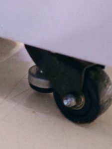 4 поворотных колеса с фиксаторами 