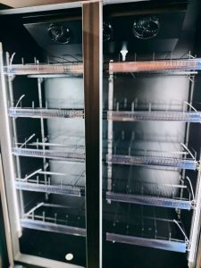 5 регулируемых полок