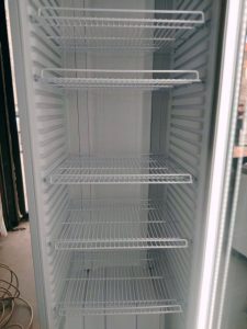 5 регулируемых по высоте полок