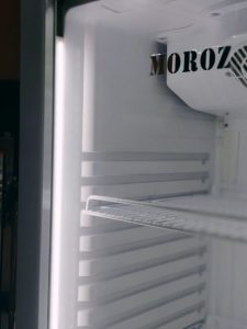 яркая LED-подсветка, встроенная в дверь