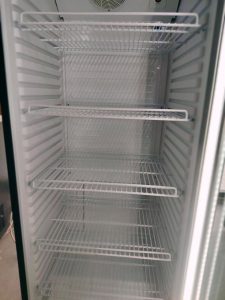 5 регулируемых полок